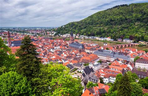 La Ciudad De Heidelberg Con El Puente Viejo Famoso Y Heidelberg Se