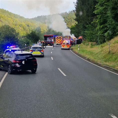 Frontal Zusammenstoß Toter Bei Unfall Auf Der B85 Oberfranken Neue