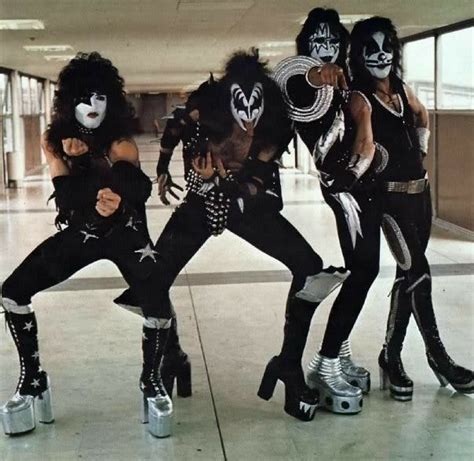 Pin By Mike Vernarsky On Kiss Kiss Band Punk Concert Music Bands