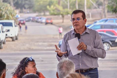 Atiende Édgar González peticiones de vecinos de Valle del Sol en