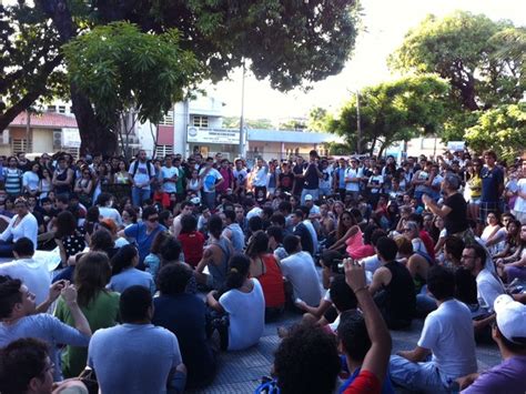 G Fortalezenses Fazem Protesto Em Solidariedade Aos Feridos Em Sp