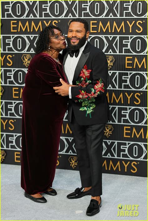 Anthony Anderson Arrives for Hosting Duties at Emmy Awards 2023 with Mom Doris!: Photo 5004483 ...