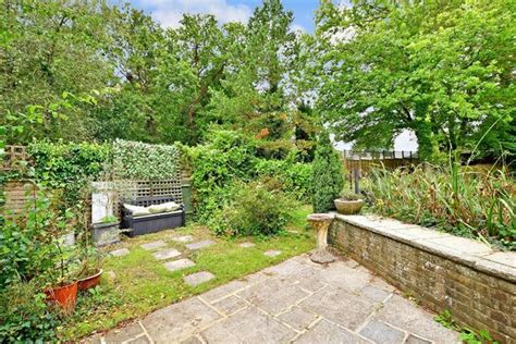 Church Fields Nutley Uckfield East Sussex Tn22 3 Bedroom Detached