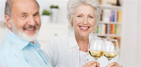 Что подарить на рубиновую свадьбу родителям, друзьям, близким