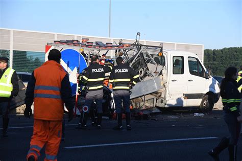 Incidente Mortale Sull A Foto E Video Prima Milano Ovest