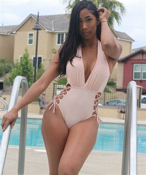 Sexy Hot Apryl Jones Bikini Pics