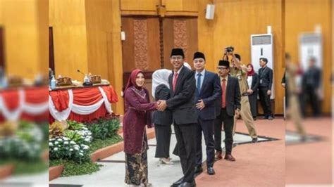 Rapat Paripurna Dprd Surabaya Kukuhkan Tri Indah Ratna Sari Jadi