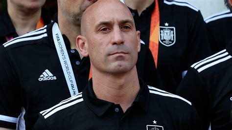 Luis Rubiales resigns after Jenni Hermoso kissing controversy