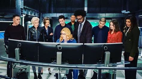 'Arrow' Cast Says Goodbye With Heartfelt Tributes (PHOTOS)