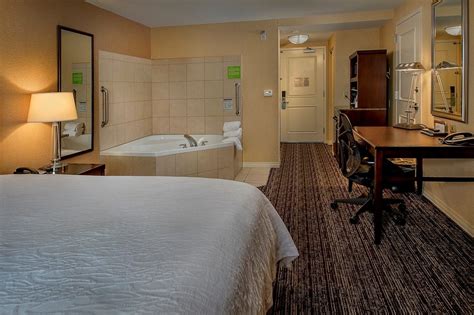 MISSOURI JACUZZI HOTELS: Kansas City + St Louis Hot Tub Suites