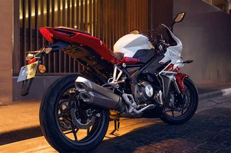 Benelli Lancia La Nuova R La Naked Alla Conquista Dell Asia