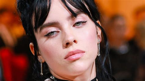 Billie Eilish Lució Un Peinado Mohicano Y Punk En La Met Gala 2022