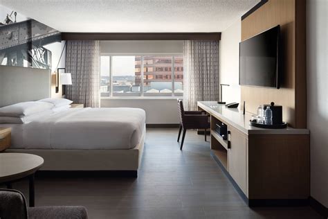 Cincinnati Marriott at RiverCenter - Covington, KY Hotel Near Paul ...