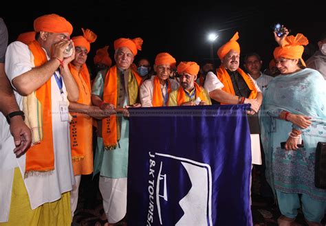 Lg Manoj Sinha Flags Off 1st Batch Of Amarnath Pilgrims From Jammu