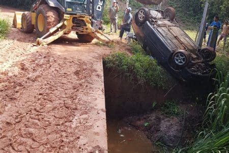 Família inteira morre em acidente após batizado da filha de três meses