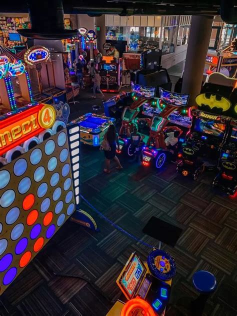 8 Tampa Bay Hot Spots That Will Satisfy Your Drinking And Gaming Needs