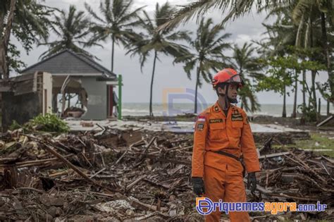 Tsunami Deixa Mais De Mortos E Feridos Na Indon Sia Veja