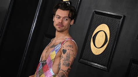 Harry Styles Sus 2 Grandes Looks En Los Grammys 2023 Gq