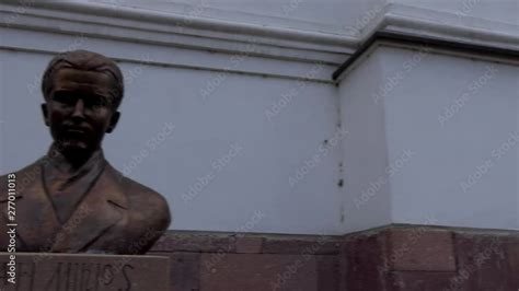 Vídeo Do Stock Monument Of Olah Miklos In Miskolc Hungary Near