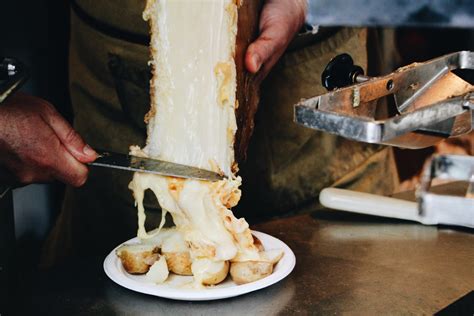 Quel vin boire avec une raclette Vignerons des Pierres Dorées