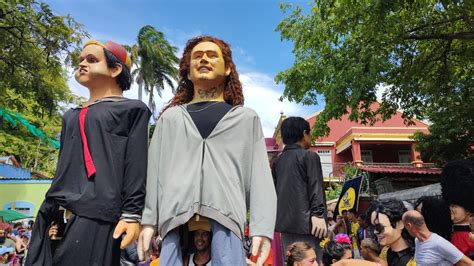 FOTOS Whindersson Nunes Ganha Boneco Gigante No Tradicional Desfile Em