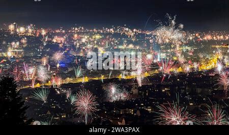 Stuttgart Begr T Das Neue Jahr Mit Einem Feuerwerk Ber Der