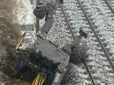 Lorraine Une élagueuse chute sur les rails circulation des trains