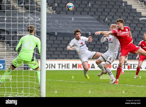 Milton Keynes Dons Matt Oriley Hi Res Stock Photography And Images Alamy