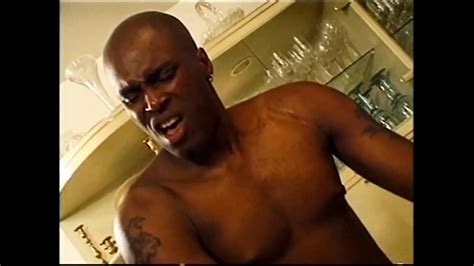 Vintage partouze avec une belle jeune blonde baisée et éjaculée dans la bouche par trois bites