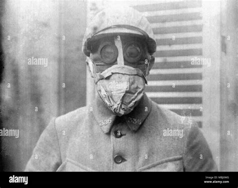 Wwi Gas Mask Hi Res Stock Photography And Images Alamy