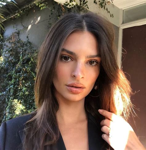 Emily Ratajkowski Flaunts Her Insane Figure In A Black Biкini With Barely There Bottoms