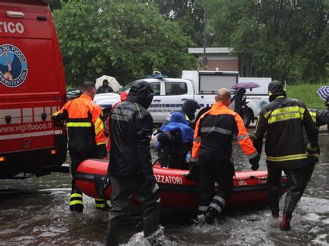 Pioggia Senza Sosta Esonda Il Lambro A Milano E Monza Il Sole Ore