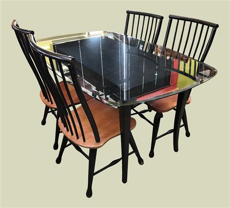 Uhuru Furniture And Collectibles Dining Set 275 Sold