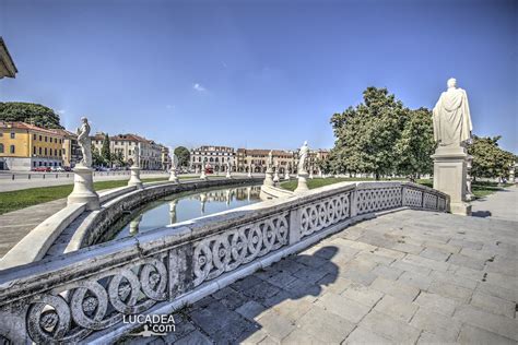 LUCADEA Le Statue E Il Piccolo Canale Di Prato Della Valle A Padova