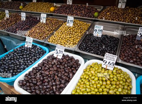 Olive Display Hi Res Stock Photography And Images Alamy