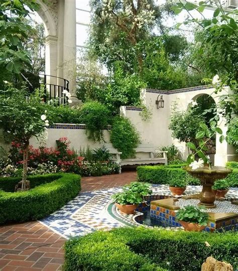 Mediterranean Style Courtyard Garden Gardeningknowhow Arredi Decori ...