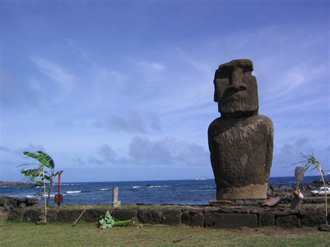 🗿 : moai