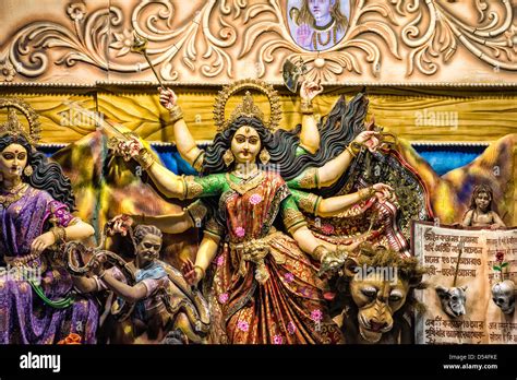 Durga Puja Pandal Hi Res Stock Photography And Images Alamy