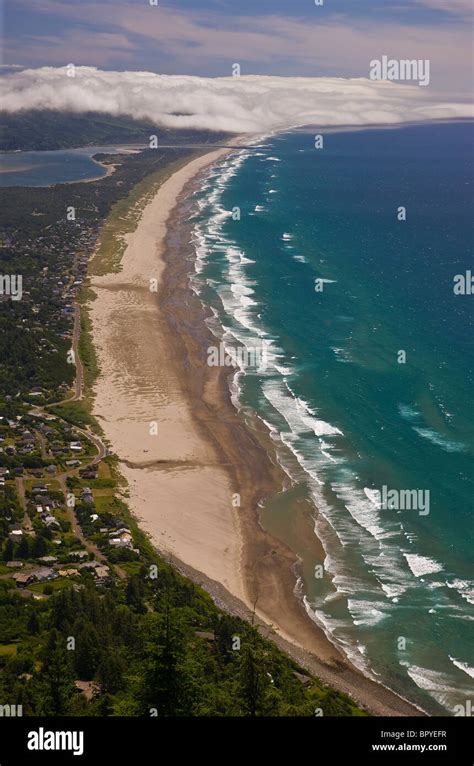 MANZANITA, OREGON, USA - Manzanita Beach and Pacific Ocean surf on ...