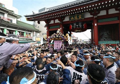 下町に4年ぶり熱 浅草・三社祭、神輿が巡行 ／東京 毎日新聞