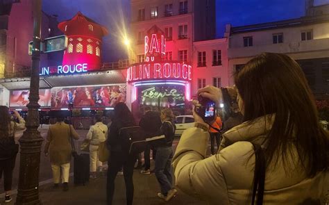 À Paris Le Moulin Rouge Rouvre Pour Une Première Soirée Sans Ses Ailes