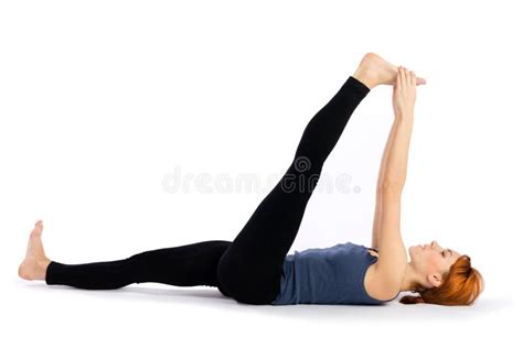 Mujer Que Hace Estirando Ejercicio De La Yoga Imagen De Archivo