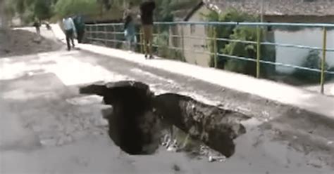 Apurímac Joven cae por enorme grieta formada tras crecida de río