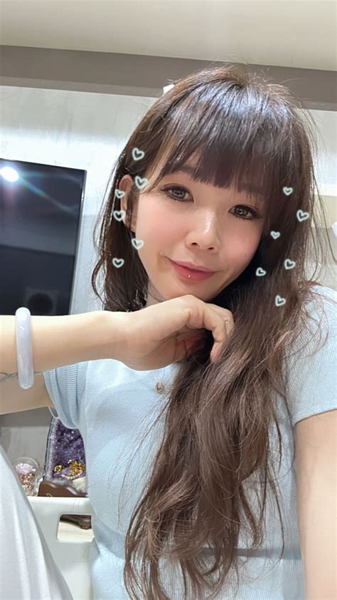 男人都娶最應該娶的那一位 但卻不是最愛的 女人都嫁自己最愛的那一位 但不是最應該嫁的 那天在和閨蜜八卦聊突然閃過的想法 是這樣嗎？