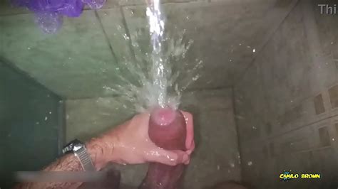 Masturb Ndome Con Agua Dejo Que El Chorro De Agua Me Caiga En La Verga