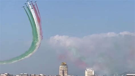 Le Frecce Tricolori Sorvolano Il Centro Di Genova Il Secolo Xix