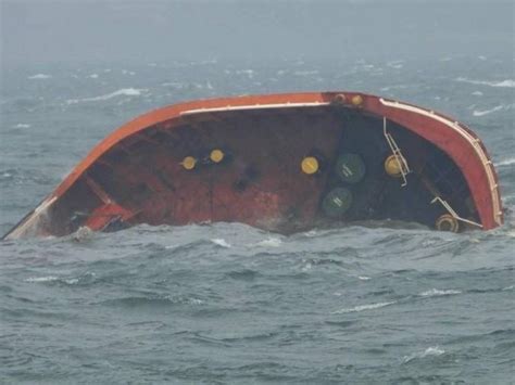 Oil Tanker Capsizes Off Philippines Massive Spill Feared Timelinedaily