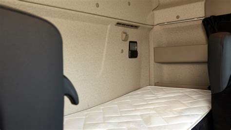 The New Actros Living And Sleeping Comfort Mercedes Benz Trucks