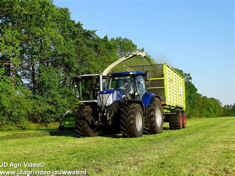 CLAAS Loonbedrijf W Timmer Uit Ermelo Aan Het Gras Hakselen