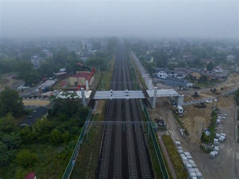 Nowy wiadukt kolejowy już nad torami w Pruszkowie video Kurier Kolejowy